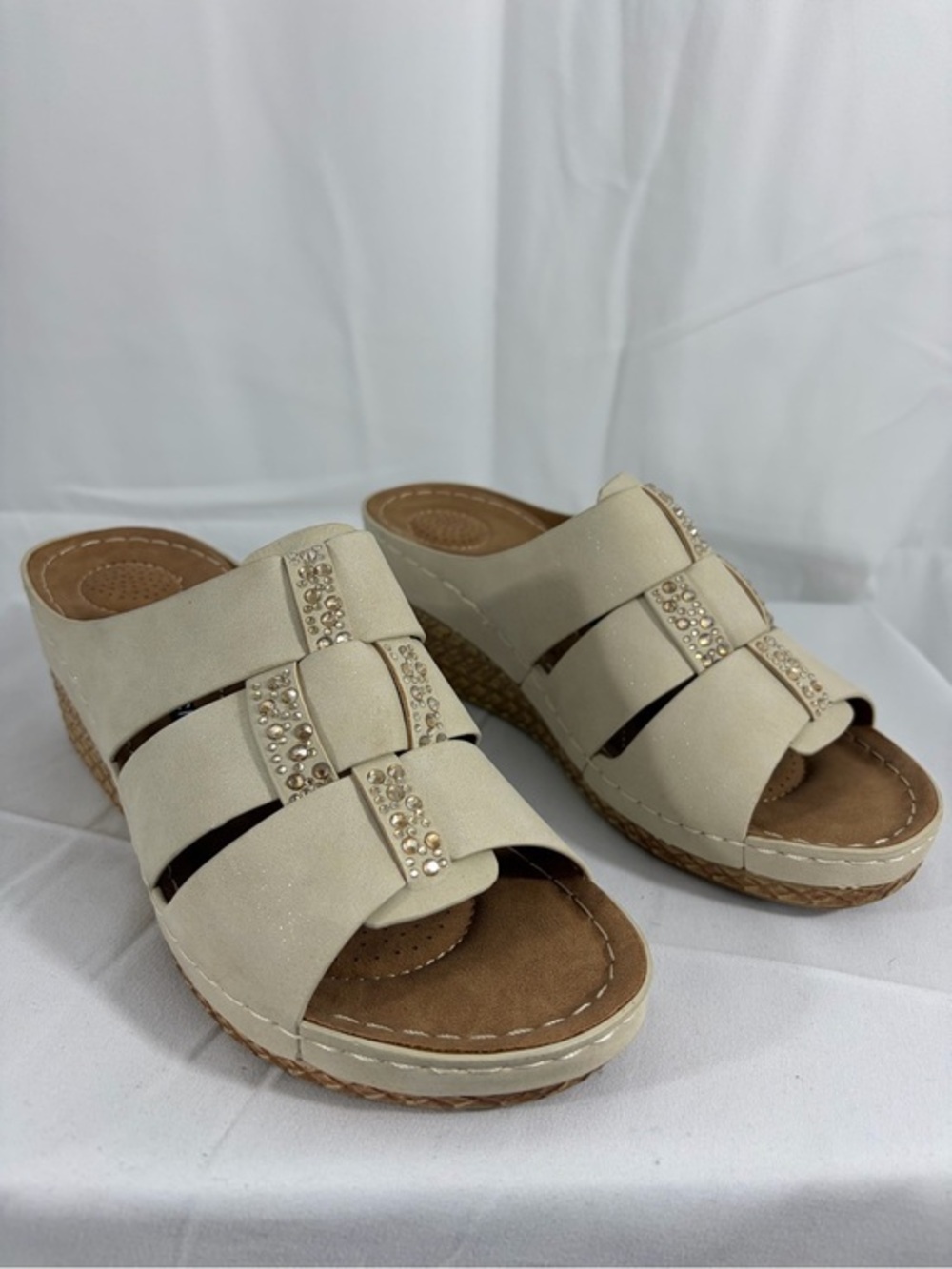 NWT Good Choice Women’s Size 6.5 Beige Embellished Wedge Slide Sandals